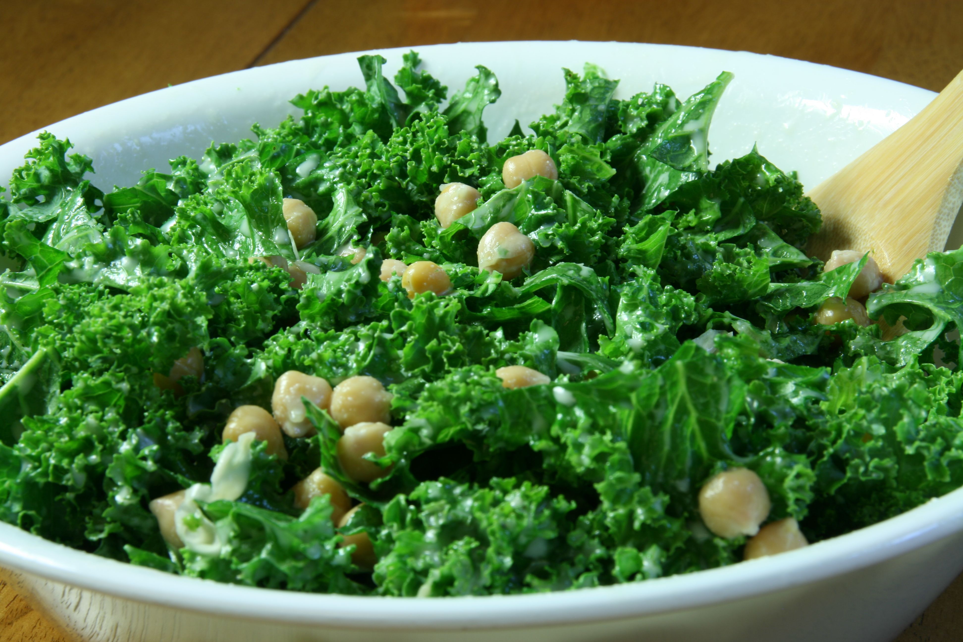 Garlicky Kale and Chickpea Salad Recipe - Savory Nature
